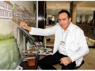 3 dil bilen ressam temizlik görevlisi olarak çalışıyor