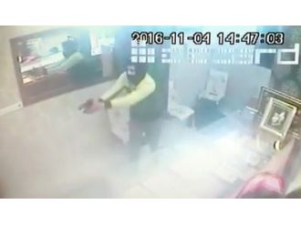 Esnaf, soygunculara çekiç ve sopayla karşı koydu