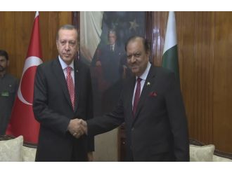 Pakistanlı mevkidaşı ile görüştü