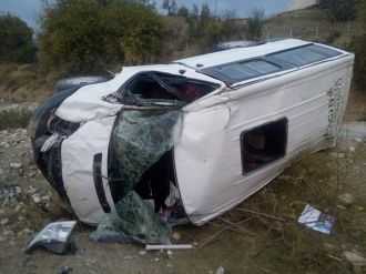 Öğrenci servisi devrildi: 8 yaralı