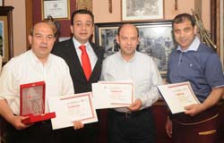 Yaşar Dondurmaya Plaket