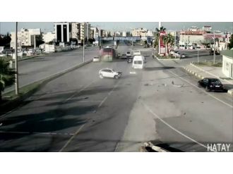 Freni patlayan otobüs 6 aracı böyle biçti