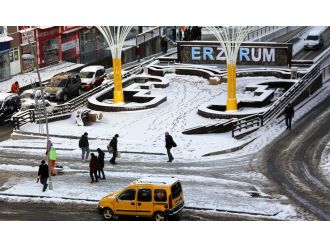 Doğu’yu kar vurdu: 300 mahalle yolu kapandı