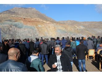 Siirt’te ailelerin bekleyişi sürüyor