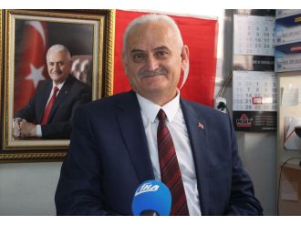 Başbakan’a ikizi kadar benziyor, gören bir daha bakıyor