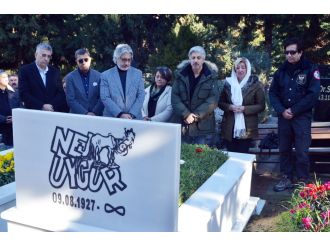 Nejat Uygur mezarı başında anıldı