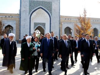 Erdoğan’dan İmam Buhari Türbesi’ne ziyaret