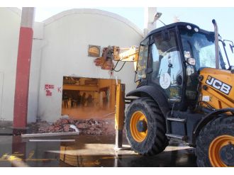 Düğün salonu yıkımında kavga