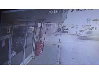 Feci kaza kamerada: 2 kişi ağır yaralı