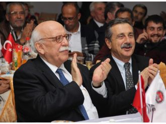 Bakan Avcı ‘Söğüdün Erenleri’ türküsüne eşlik etti