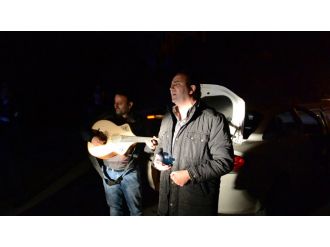 Çevirmeye takıldı, polise serenat yaptı