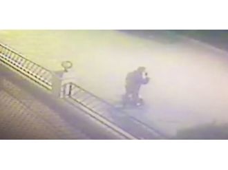 Eski eşin dehşet saçtığı anlar güvenlik kamerasında