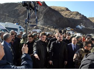 Bakan Albayrak göçük alanında