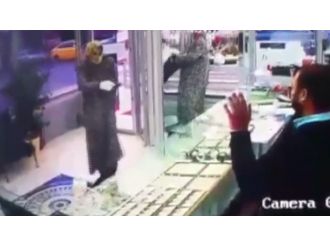 Kadın kılığında kuyumcu soygunu kamerada