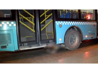 Otobüsün altında feci ölüm