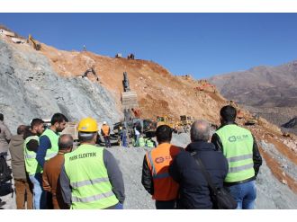 Siirt’te arama kurtarma  çalışmaları sürüyor