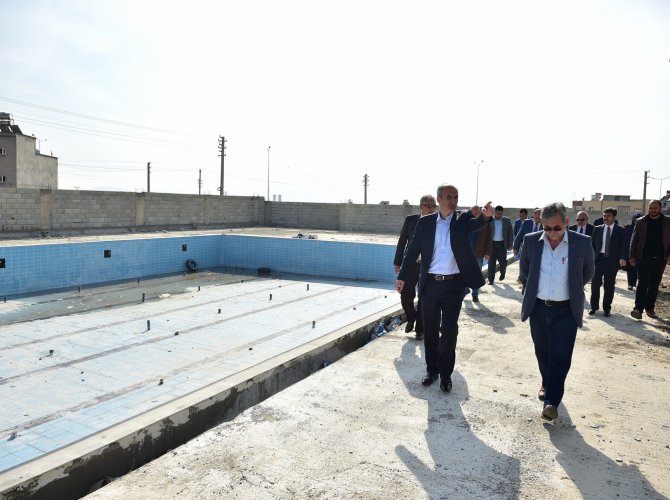 Yahya Kemal Mahallesin yüzme havuzu yapıyor