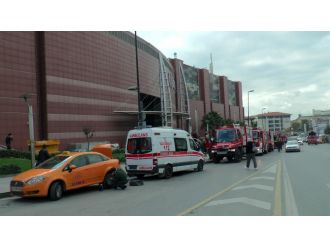 İstanbul’da AVM’de korkutan yangın