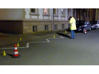 Almanya’da vahşet: Boğazına bağladığı iple sürükledi !