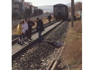 Ankara’da trenin altında kalan yaşlı adam hayatını kaybetti