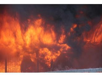 Yangın nedeniyle çevredeki okullar tatil edildi