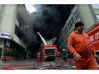 İBB: Yangına 71 araç müdahale etti