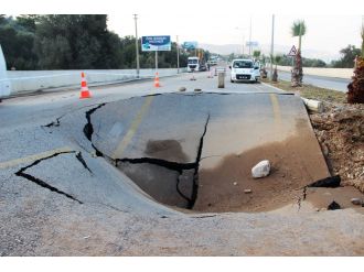 Bomba değil su borusu patladı