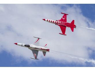 Türk Yıldızları öğretmenler gününü kutladı