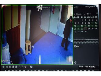 Önce tespih çekti, sonra yardım kasasını boşalttı