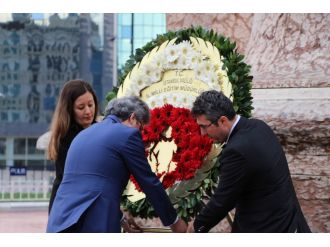 Öğretmenler Günü Taksim Meydanı’nda kutlandı