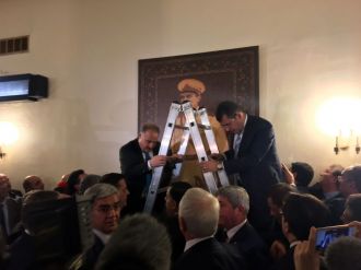 Atatürk resmi yerine asıldı