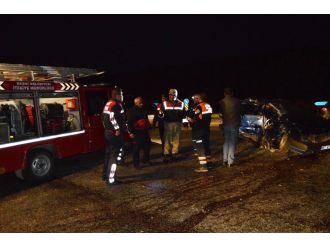 Otomobil ile kamyonet çarpıştı: 9 yaralı