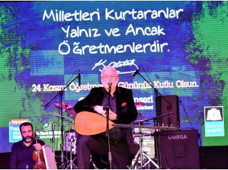 Ünlü sanatçı Öğretmenler Günü’nde sahne aldı