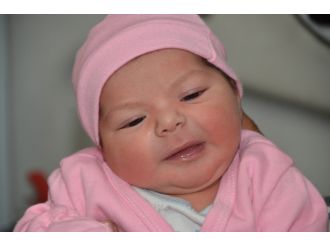 Dünyalar güzeli bebeğe bu yapılır mı ?