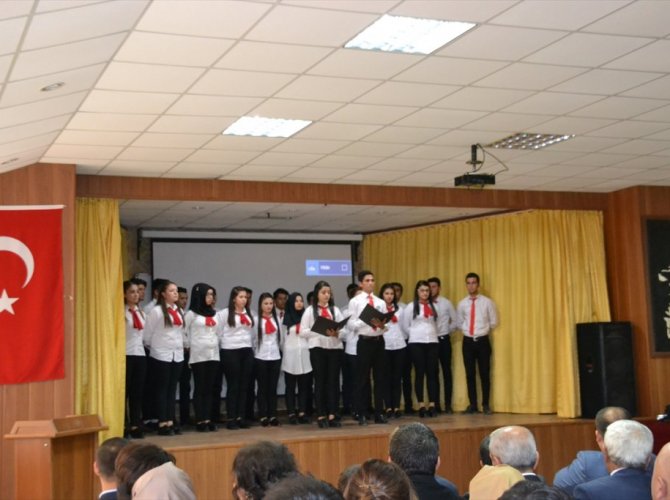 Andırın ilçesinde, Öğretmenler Günü düzenlenen törenle kutlandı