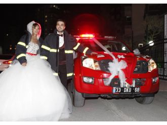 İtfaiye erinin gelin arabası itfaiye aracı