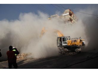 5 katlı bina böyle yıkıldı