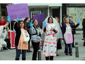 Kadına şiddete makyajlı protesto