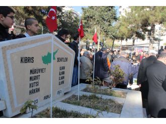 Katledilen eşi ve çocuklarının yanına defnedildi