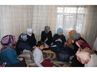 Emine Erdoğan hayatını kaybeden madencilerin aileleriyle görüştü