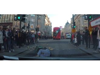 Patates kasasıyla yola savruldu