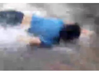 Otomobil kapkaççıya böyle çarptı