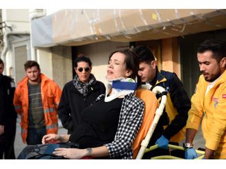 Kamyon otomobillere çarptı: Hamile kadın ve eşi yaralandı