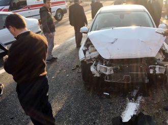 Otomobil ile minibüs çarpıştı: 6 yaralı