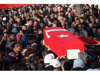 Şehidi binler uğurladı