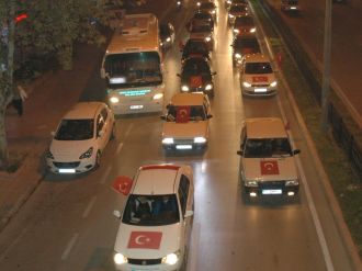 Sosyal medya üzerinden haberleşip...