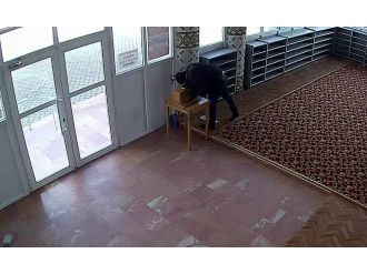 Üçüncü kez aynı camiye giren hırsız bu kez eli boş döndü