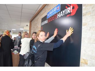 El izleriyle kadına şiddete tepki gösterdiler