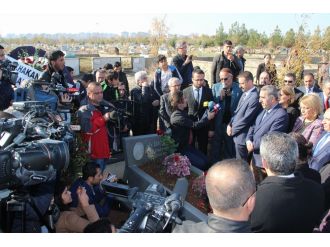 Tahir Elçi mezarı başında anıldı