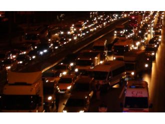 Sağanak yağış İstanbul’da trafiği felç etti